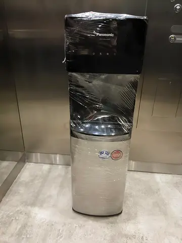 Bottom load water dispenser