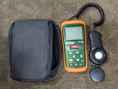 EXTECH Light Meter with Carrying Case