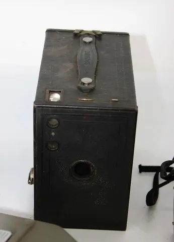 Antique Vintage Eastman Kodak BROWNIE 2A Model C Box Film Camera