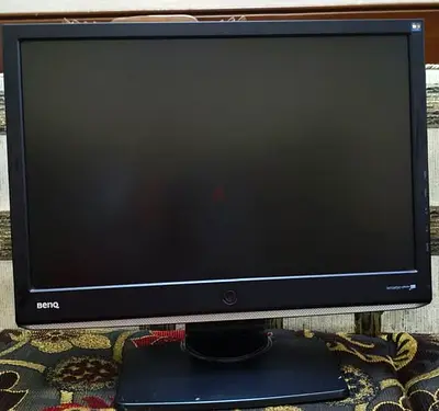 BenQ LCD Monitor 19inch-شاشة كمبيوتر بحجم 19 بوصة