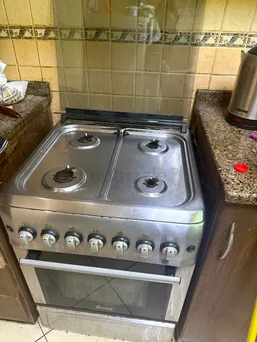 Icon Gas Cooker with Oven – 4 Burners – 150 AED