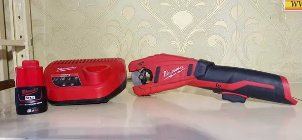 Milwaukee 2471‑20 M12 Cordless Copper Tubing Cutter
