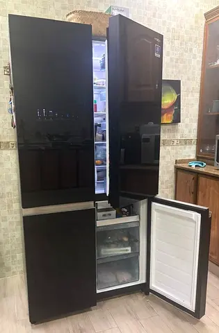Hitachi 4-Door Fridge Freezer with Ice Maker