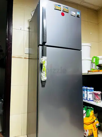 Excellent Condition: Hoover Refrigerator with Dedicated Chiller Zone