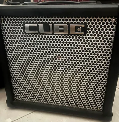 Roland guitar amplifier