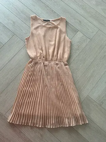 New Dress from Europe. Size: 36.