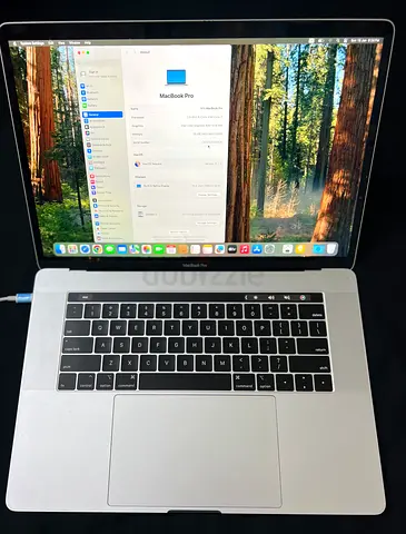 Apple Macbook pro core i7 4gb Graphics good condition