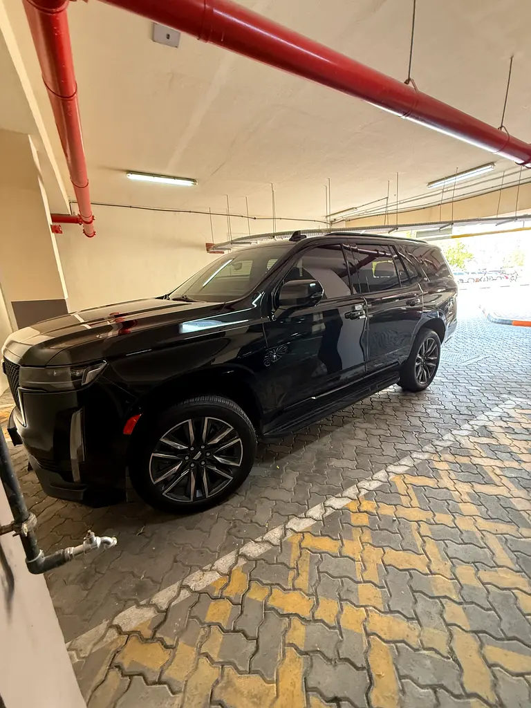 Cadillac Escalade 2021 — photo 1 of 19