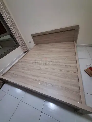 Sliding 2 door cubet, 1 king size bed