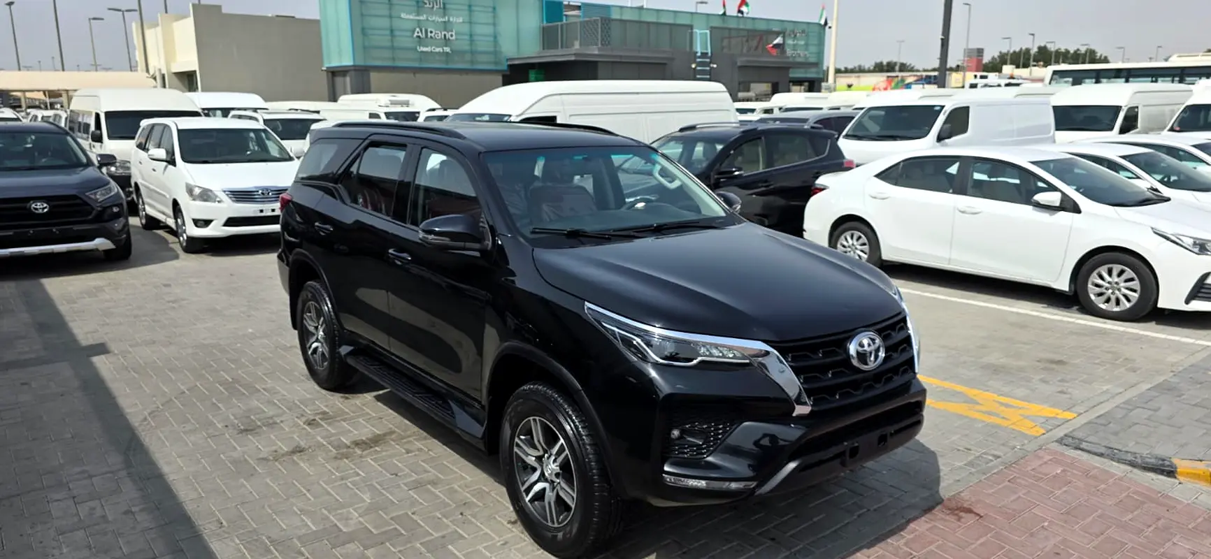 Toyota Fortuner 2018 — photo 1 of 16