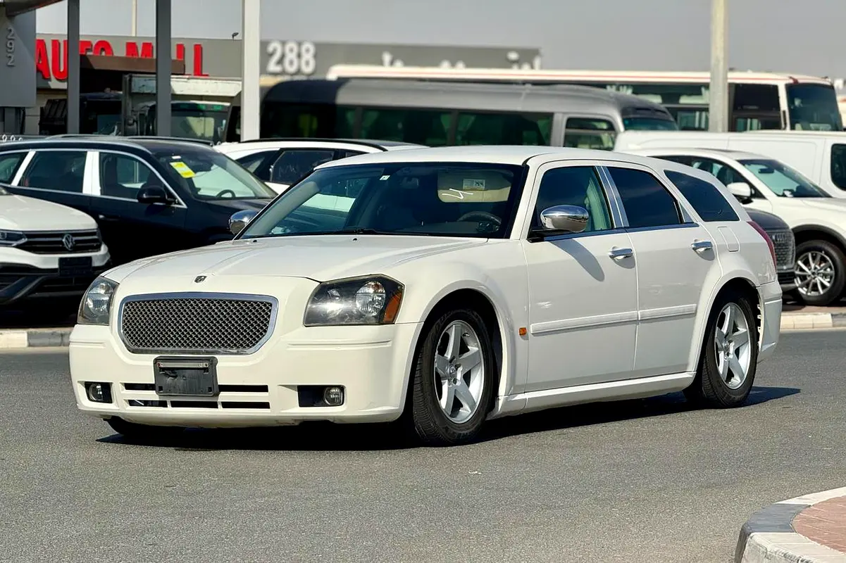 Dodge Magnum 2006 — photo 1 of 19