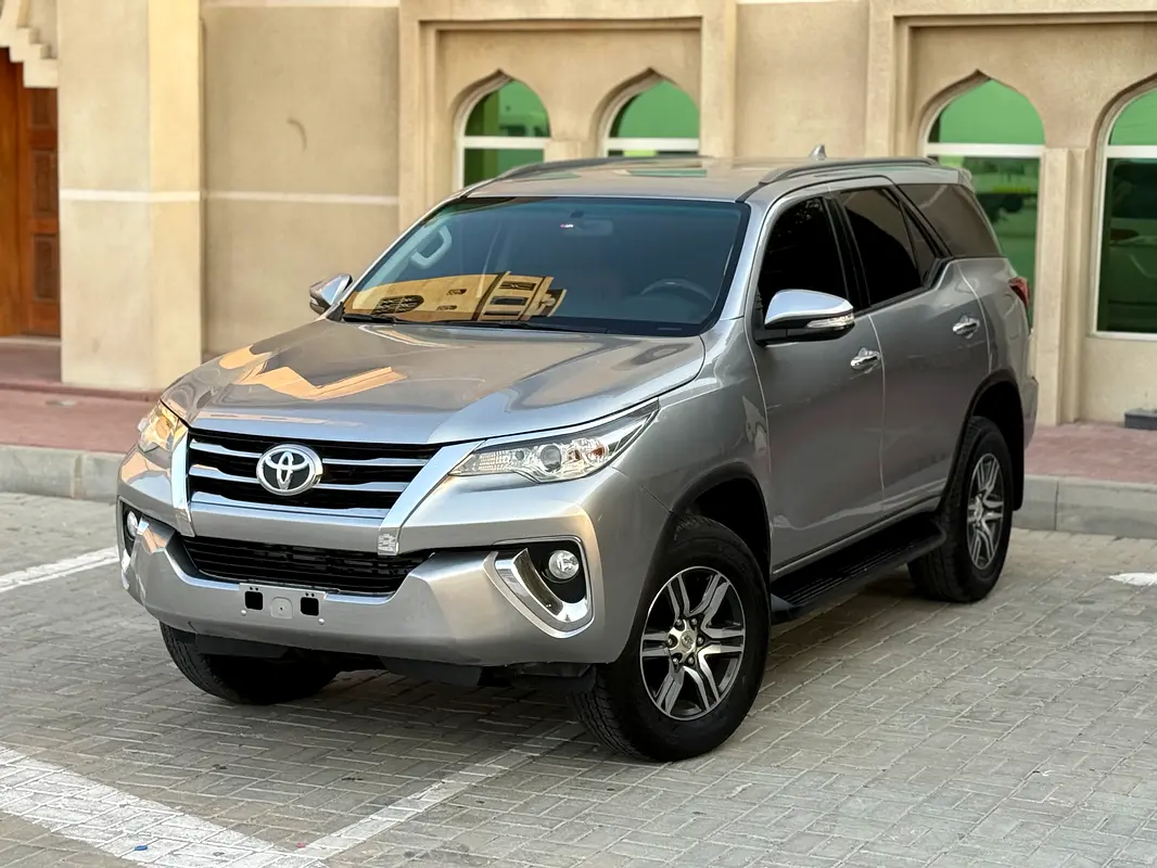 Toyota Fortuner 2016 — photo 1 of 16