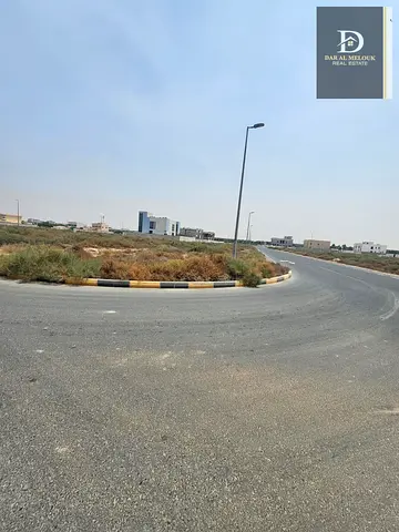 للبيع في الشارقة   منطقة الرقيبة   أرض سكنية موقع مميز   زاوية على شارعين   تملك حر لجميع الجنسيات العربية   تصريح فيلا أرضى وأول   تتميز الأرض بالقرب
