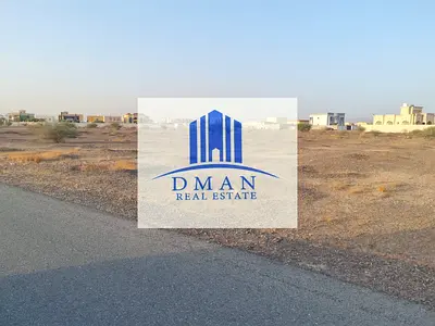 للبيع أرض سكني تجاري تملك حر لجميع الجنسيات ارضي و 2 في منطقة المنامة 8