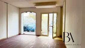 Prime Location Shop for Rent in France Cluster