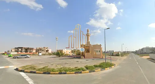 أرض سكنية بموقع مثالي مقابل المسجد وبالقرب من مدخل جسر الحوشي