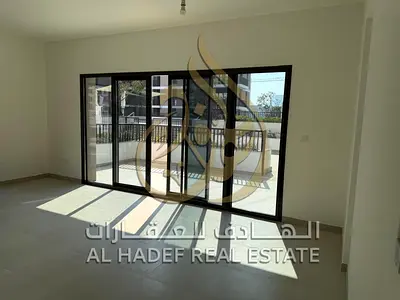3 غرف للايجار مع 2 باركين مجاني