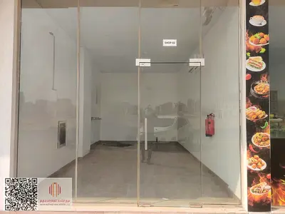 حل تجاري مميز للإيجار السنوي يقع في عجمان – الجرف الصناعية 3، في موقع استراتيجي وحيوي قريب جدًا من السوق الصيني – عجمان، ما يجعله مناسبًا لمختلف الأنش