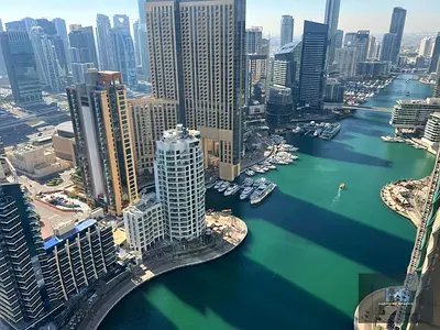 3 غرف نوم في الطابق العلوي | إطلالات على المارينا والمدينة | شقة بشرفة