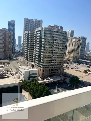 Upscale Living: Three-Bedroom Apartment with Living Room, Ready to Move In
