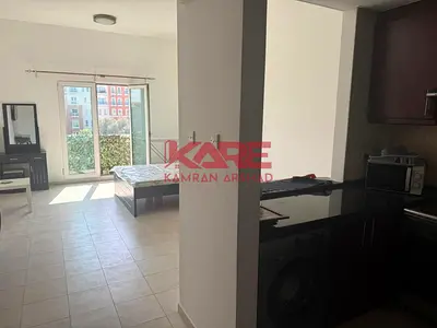 Studio With Balcony Close to Metro
