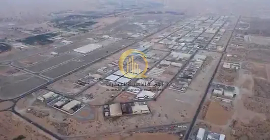 للبيع ارض بمدينه الامارات الصناعيه بالصجعه بلوك (2) شارع 36 عام.  بمساحه 52,744 قدم .