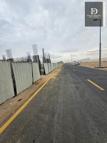للبيع فى الشارقه   منطقه الطى شرق   ارض سكنيه   تملك حر لجميع الجنسيات العربيه   قريبه جدا من شارع مليحه