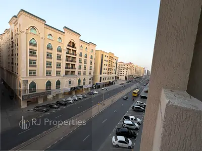 2 BR apartment - balcony - Coverd parking - wardrobes - open view - bright - Close to school Zone