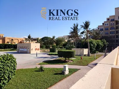 وصول لشاطئ واسع، مسبح، مجتمع سكني، وإطلالات على الحديقة.