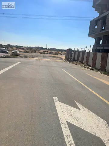Corner residential land in Al Yasmin district, second plot from Al Rahmaniyah Street, quiet strategic location, licensed for residential use with G+2