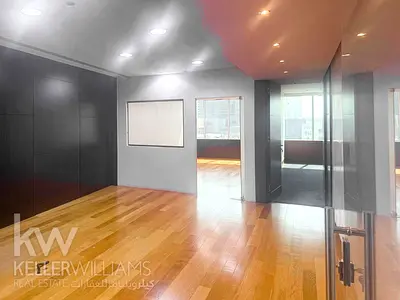 Facing Metro | Fully Fitted | Chiller Free