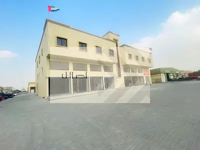 معرض فاخرة جديدة للإيجار | ٢١٠٠ قدم مربع | منطقة الجرف الصناعية ١ - الإيجار ١٨٠,٠٠٠ درهم إماراتي
