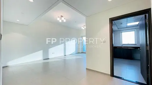 Large 2 Bedroom | Close Kitchen | Vacant on Transfer | Burj View