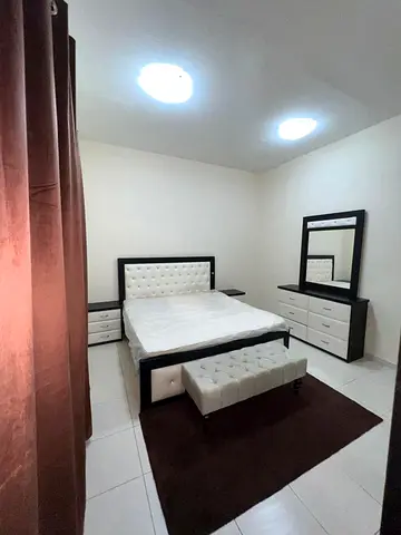 MONTHLY BASIS FULLY FURNISHED 2BHK CENTRAL AC CLOSE HALL &JUST 8N 4200* QASMIA