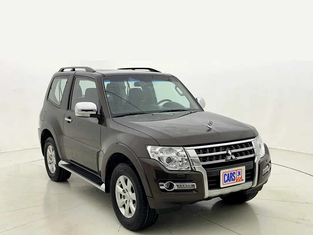 Mitsubishi Pajero 2017 — photo 1 of 13
