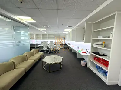 مكتب واسع | مجهز بالكامل | مع موقف سيارات