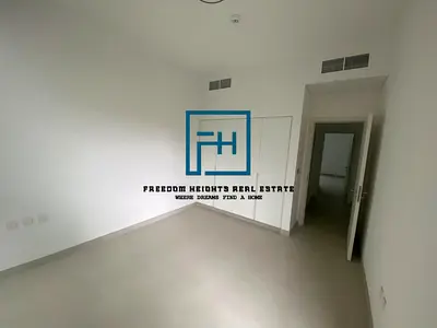 4 bedrooms corner townhouse for rent.