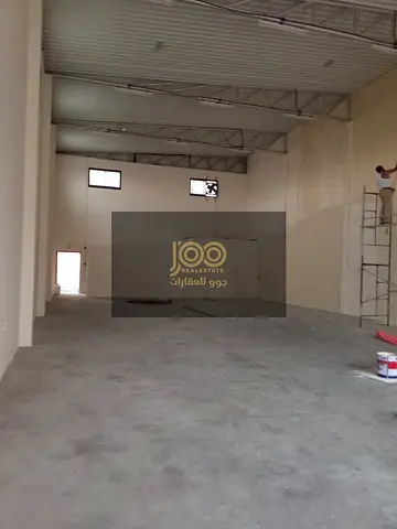 متاح مستودع مساحه 2900 قدم كهرباء 30 كيلوات يصلح جميع النشاطات