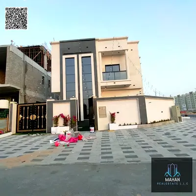 تقع الفيلا في منطقة عمرة مساحة الارض 3500م زاوية مساحة البناء 4000م مربع غرفة معيشة ومجلس خمس غرف نوم رئيسية غرفة خدامه 8 غرف حمامات 2 مطبخ 2 مدخل منف