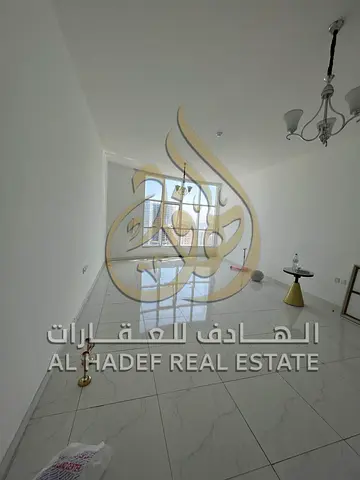🏡 متاح للإيجار – غرفتين وصالة في المجاز 2 🏡  📍 موقع مميز جدًا على مخرج دبي مباشرة – سهولة تنقل وموقع استراتيجي  🛏️ غرف ماستر