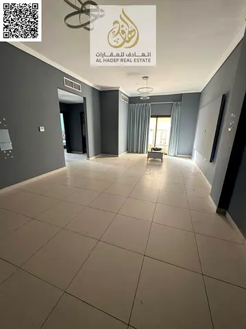 شقة غرفتين وصالة بمساحة كبيرة وتشطيب راقٍ في موقع استراتيجي بالروضة 2 على شارع الشيخ عمار – قريبة من المولات وجميع الخدمات