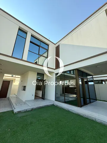 Modern Corner 3BR TH | Premium Facilities | Prime Area
