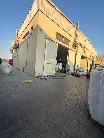 للبيع مستودعات في الصجعة الصناعية الحنو الجليل بدخل ممتاز تملك حر للعرب 99 سنة للاجانب