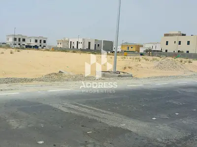 أرض سكنية مميزة في الحوشي بجانب مسجد الشارقة الكبير