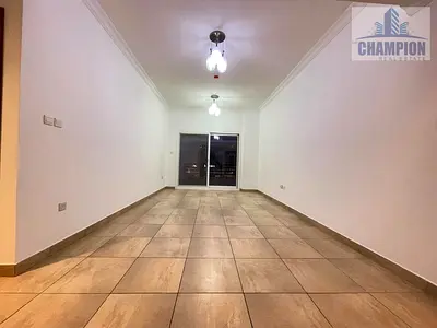 إطلالة مفتوحة | شقة واسعة بغرفة نوم واحدة | مرافق | موقف سيارات | إيجار 62 ألف روبية هندية على 4 دفعات | بالقرب من مركز تسوق كيو 1