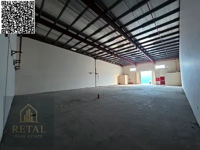 المستودع قريب من الشارع العام ، مساحة كبيرة ، وايجار قليل ، فرصة .