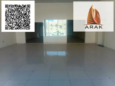 للإيجار السنوي – محل تجاري في الصناعية 1  • المساحة: 900 قدم مربع • الموقع: الصناعية 1 – على شارع رئيسي  السعر والشروط: • الإيجار السنوي: 90,000 درهم