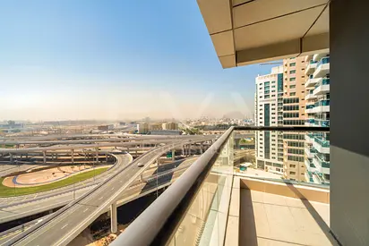 SEA AND ROAD VIEW | FLEXIBLE PAYMENT | VACANT