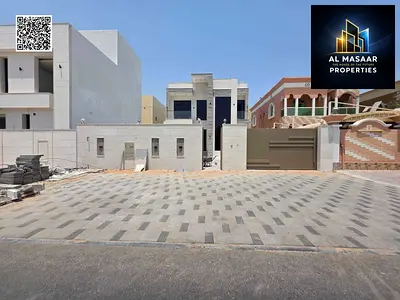 A villa with a swimming pool, ready to move in and close to all services, including air conditioning, electricity, and water.