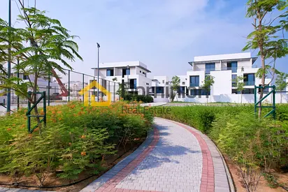 WATERFRONT COMMUNITY l LUXURY LIVING l FREE HOLD